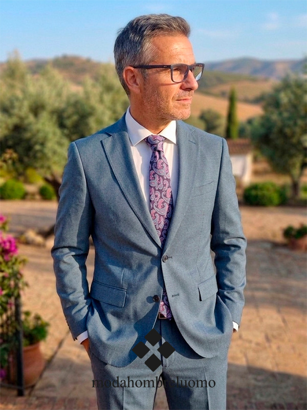 traje-hombre-vestir-elegante-bodas-eventos-verde-claro-2 hombre que viste traje elegante verde