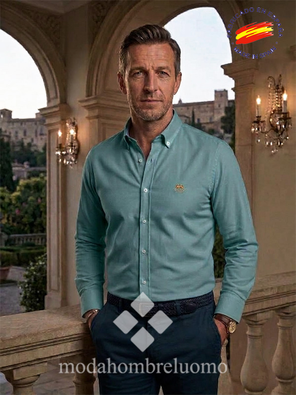 CAMISA-HOMBRE-FILAFIL-VERDE-1 hombre vistiendo camisa de filafil verde de la españla
