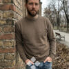 HOMBRE VISTE SUDADERA BEIGE CON RELIEVE DE CORONEL TAPIOCCA